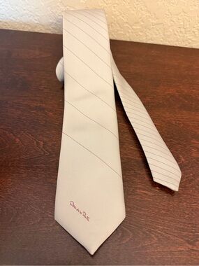 Oscar de la Renta Gray Men's Tie Silver Burgundy Striped Logo Made In USA 54”